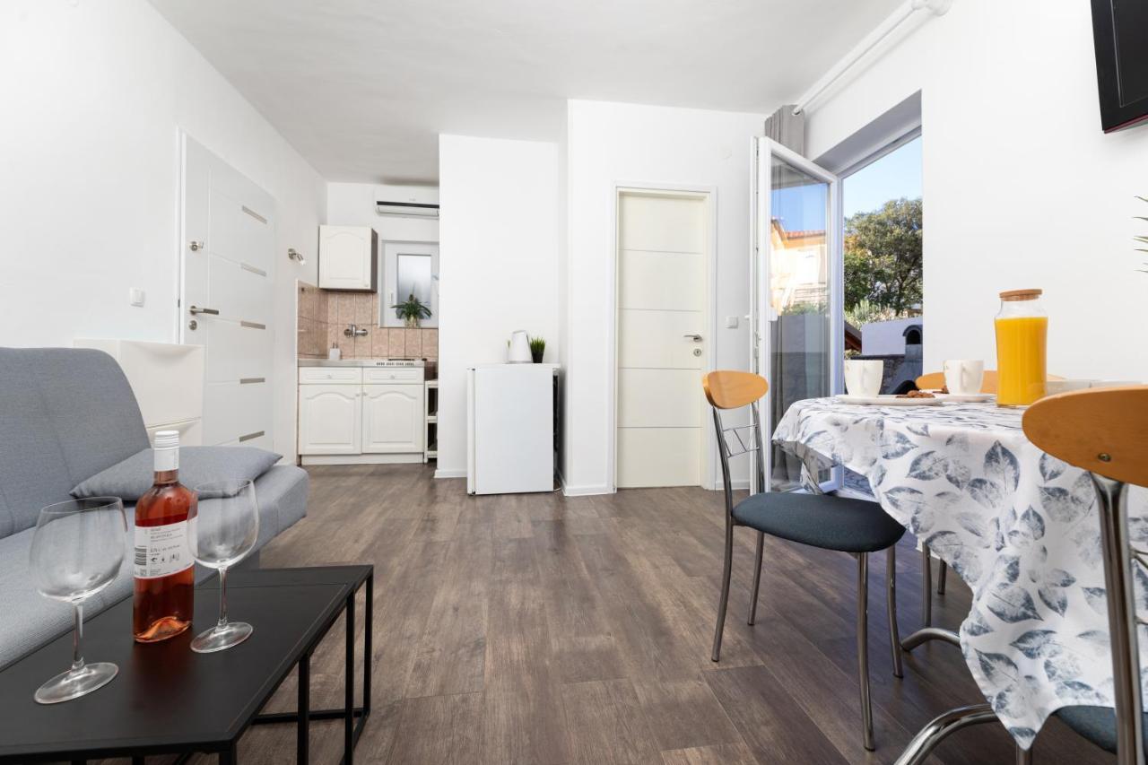 Apartments Aisa* Countryside Holiday Just 500M From The Beach! Krk Town Bagian luar foto