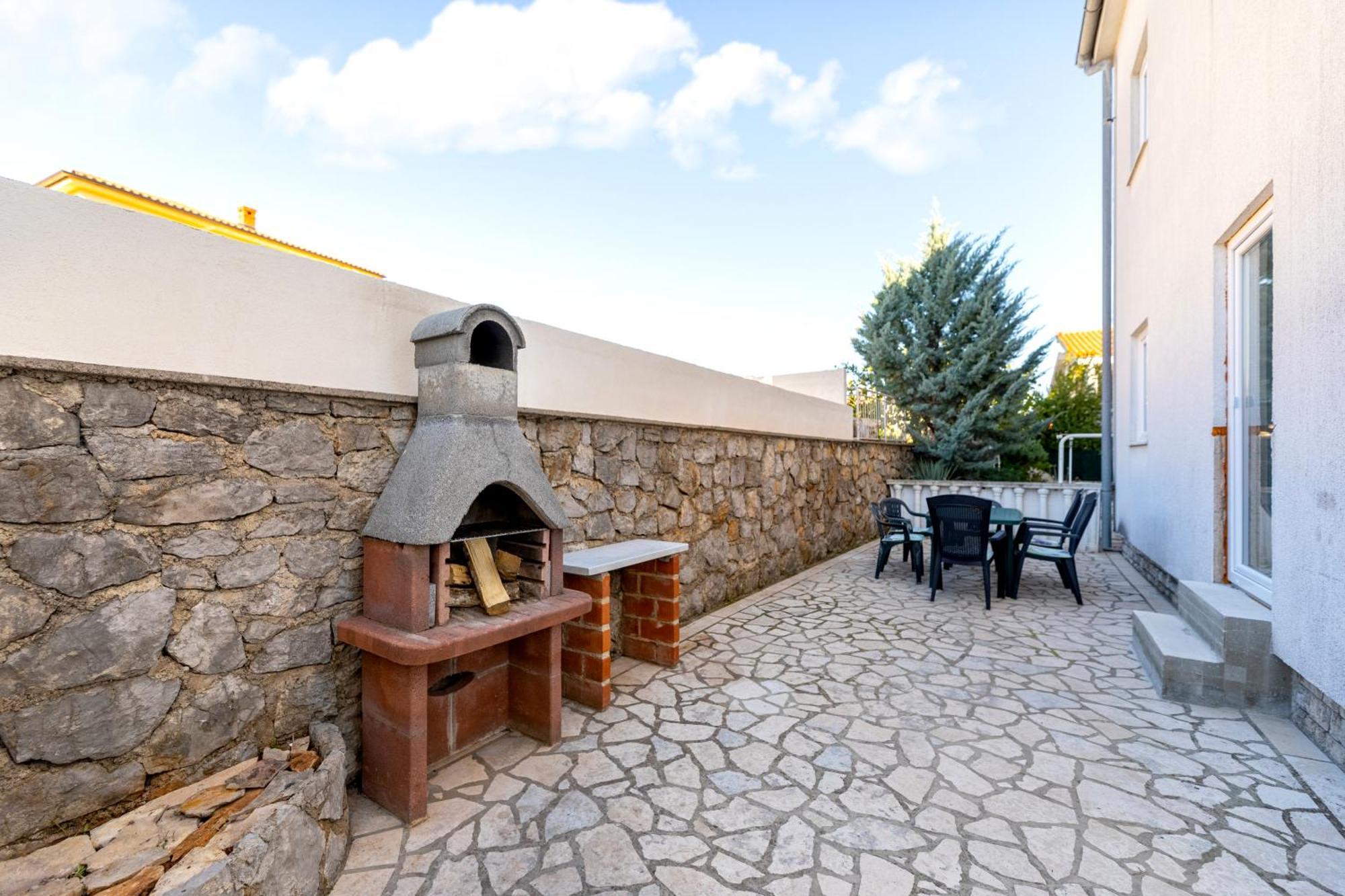 Apartments Aisa* Countryside Holiday Just 500M From The Beach! Krk Town Bagian luar foto
